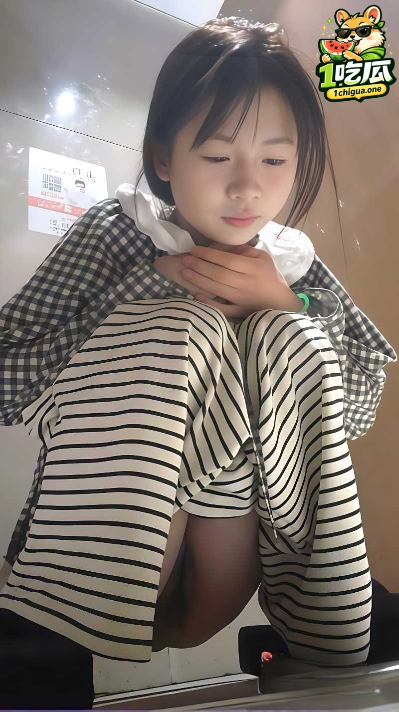 酒吧女厕全景偷拍 几位高颜值嫩妹 各种黑鲍户型 绝对是以鲍识人