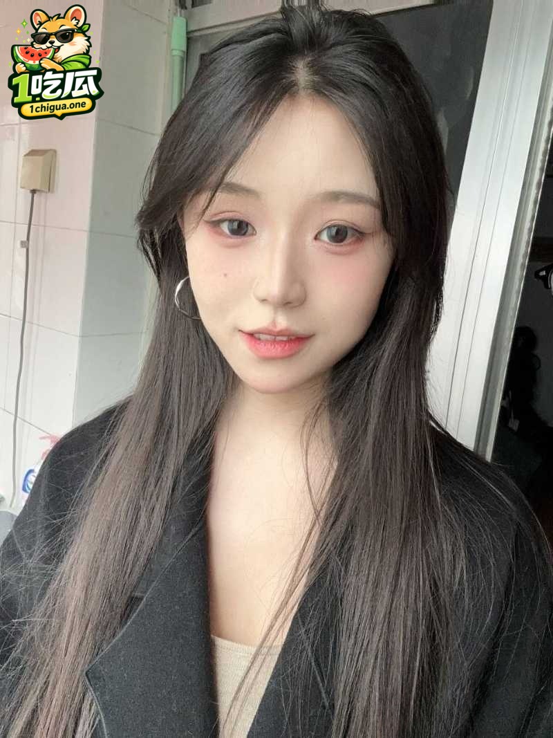 校花级骚逼女大 何叶 撅屁股自慰抽插 深喉口交活是真好
