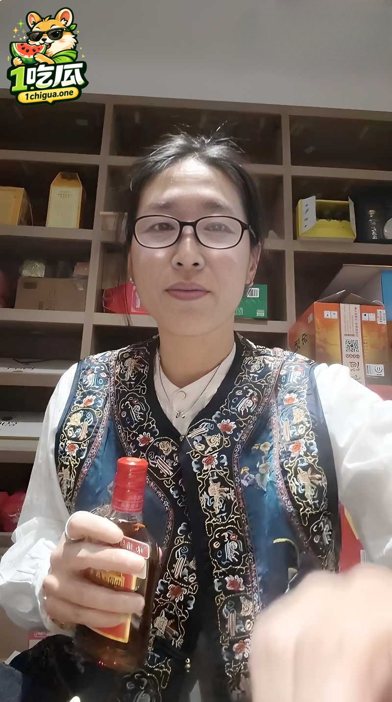 山西运城超市老板娘 带儿子和同学3P乱交 打桩爆操大奶狂晃 血脉禁忌激情不断