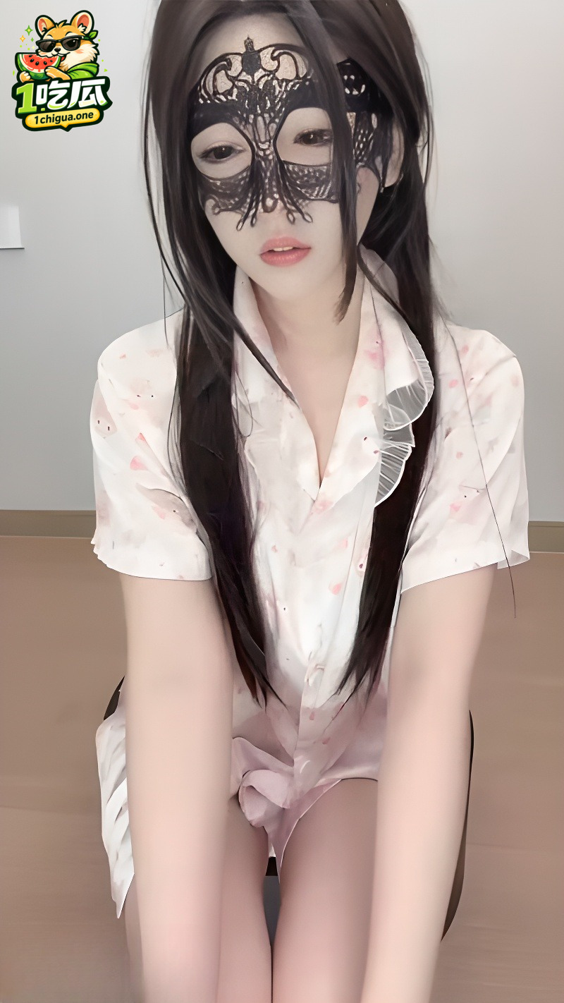 抖音高颜值网红 不要凶小乖 人妻装大秀 短裙扭腰 撅臀对着镜头扭诱惑拉满