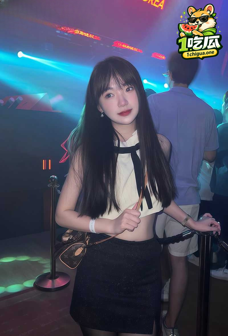 极品学生妹 刘恩恩 与前男友性爱私拍被曝 浴室跪地露脸含屌 塌腰撅臀被狠操