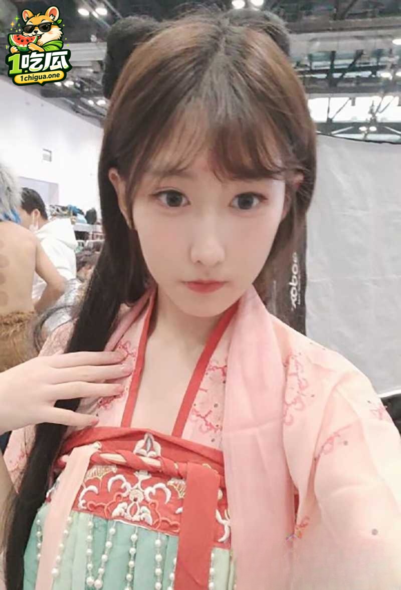 广东大学生 佟红杏 偷做金主情妇 露脸埃操拍淫片 戴狗链骑乘骚爆