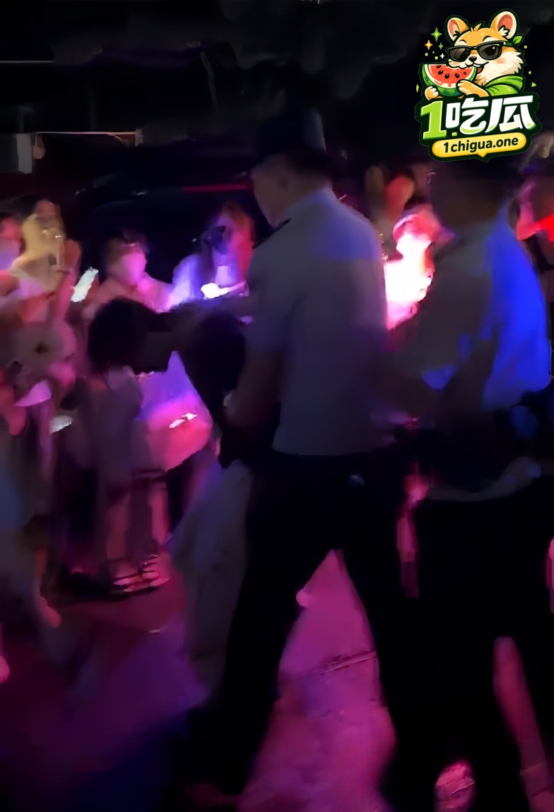 内娱 时代峰峻 版权争议还未落幕 重庆线下抵制又爆冲突 掀起男女对立舆论大战