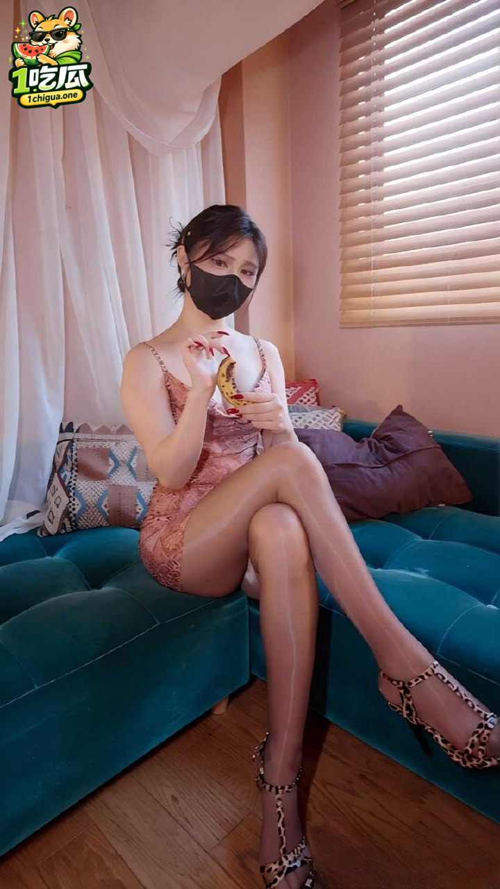 足控女神 台北娜娜 福利短片香蕉踏碎压榨 豹纹高跟肉丝玉足 言语羞辱场面泥泞刺激