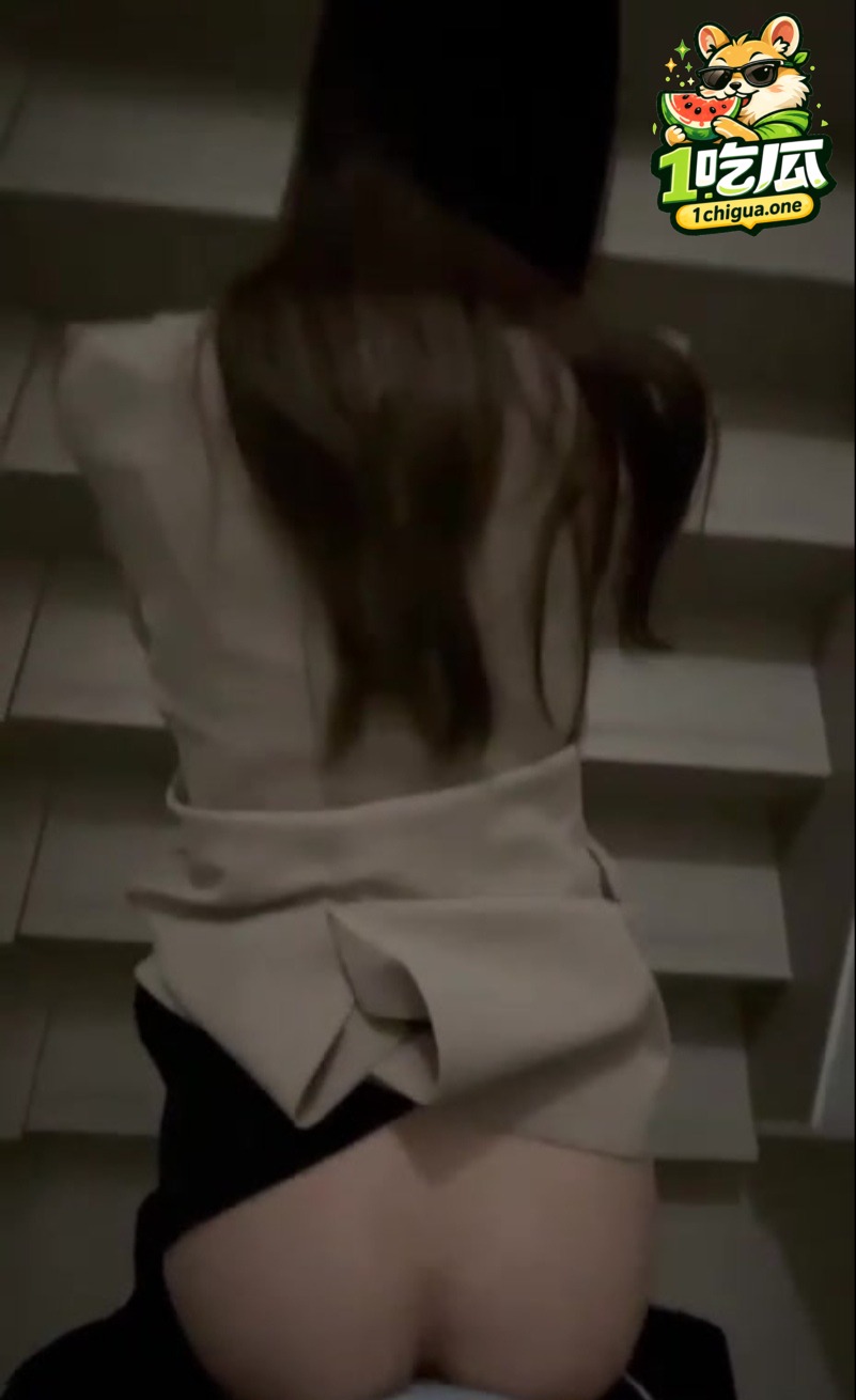 清纯女主播私下主动求大叔包养