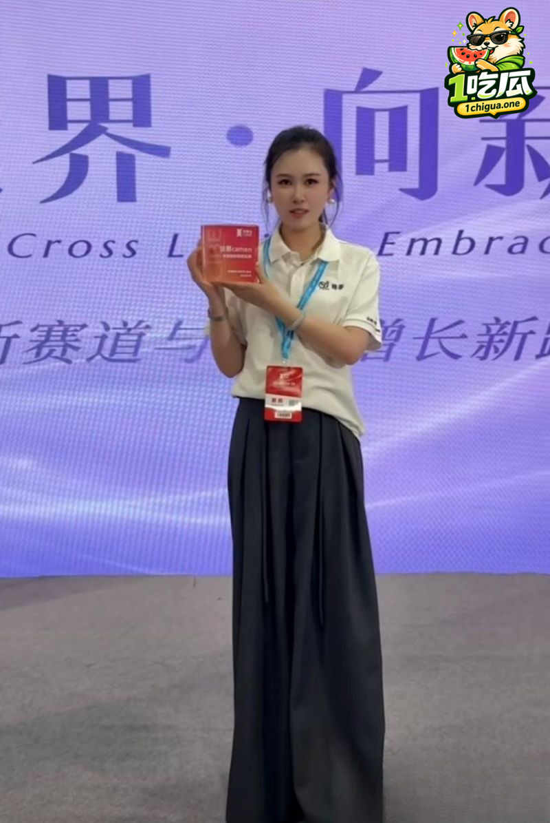 抖音百万网红 成都虎王 出轨被前妻直播怒撕 11年间两复婚两绿 性爱视频全曝光