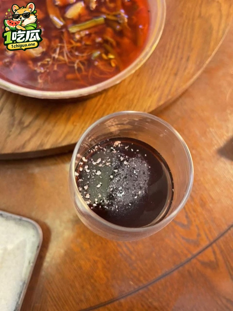 姐姐回家喝酒药效逐渐发作 耐心等待深度睡眠