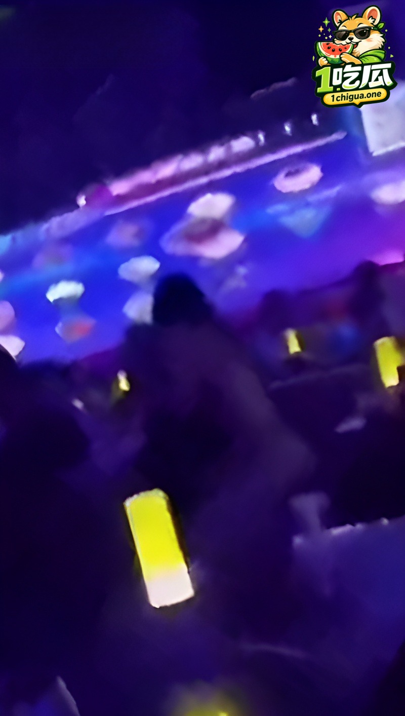震惊 成都339酒吧女子被下药 两男公共场合轮奸 画面极其辣眼睛