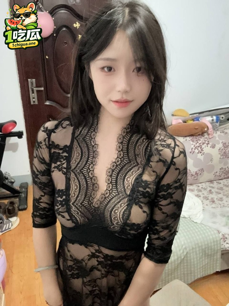 校花级骚逼女大 何叶 撅屁股自慰抽插 深喉口交活是真好