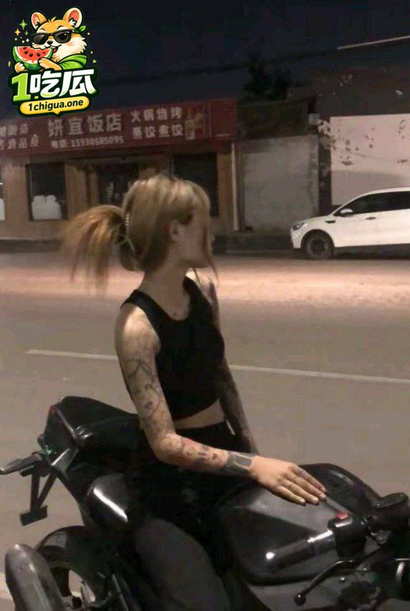 精神小妹 陈美娇 1V7群P完整版视频流出 多名精神小伙前后夹击 场面极度淫乱