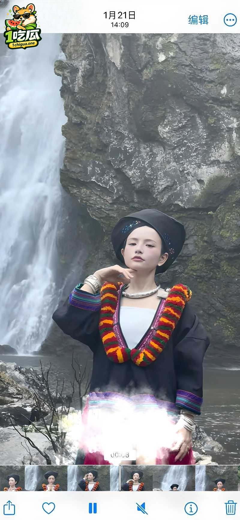 苗族瀑布女孩火爆全网 圣洁民族风撞上性感丁字裤 致命擦边诱惑出圈