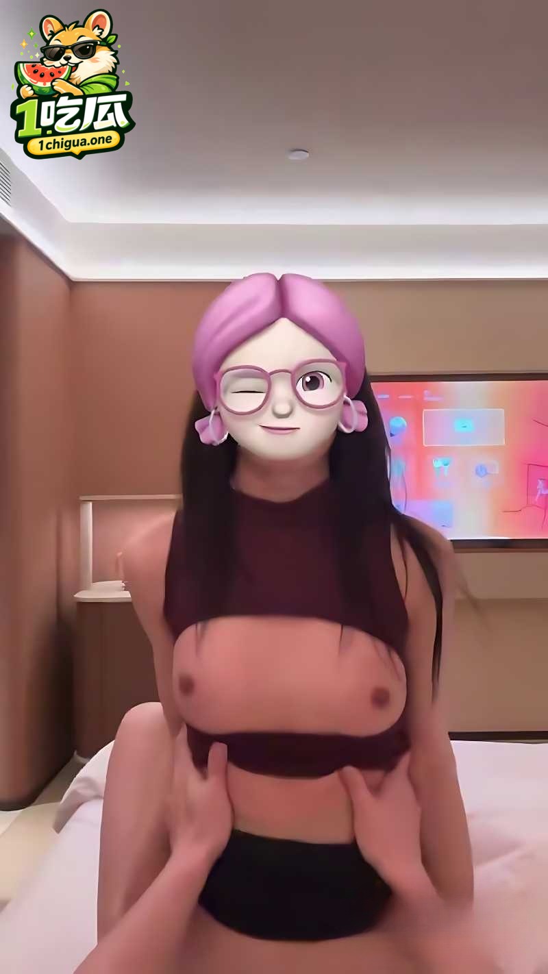 眼镜妹穆穆骑在鸡巴上边前后摇摆 撩起来上衣奶子比你还大 脱下来裤子鸡吧比你大